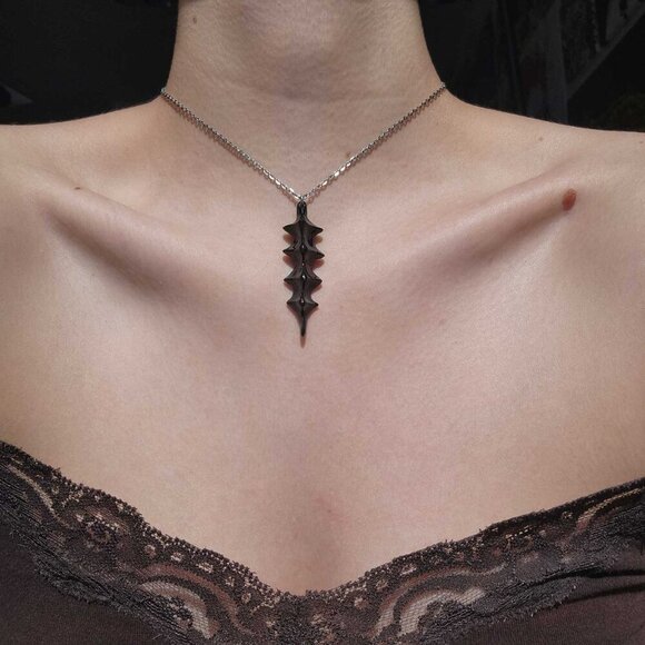Gothic black vertebrae spike vampire necklace with a small silver chain - Picture 11 of 12